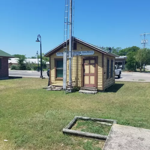 CEDAR PARK Photo